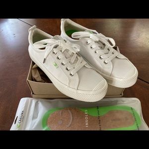 Cariuma OCA Low Off-White